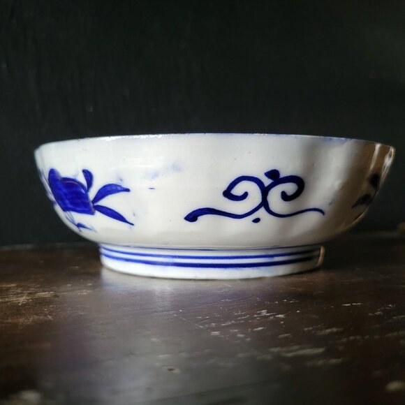 Antique Japanese Imari Porcelain Bowl w/ Mythical Kirin Design and Scalloped Rim - Picture 5 of 13